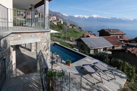VILLA SANT'ANNA by Curtiaffitti Villa in Province of Lecco