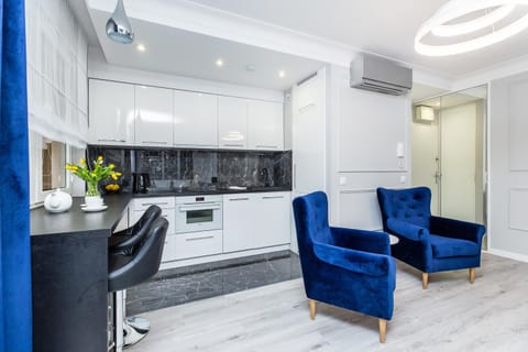 Kitchen or kitchenette, Living room, Seating area, air conditioner