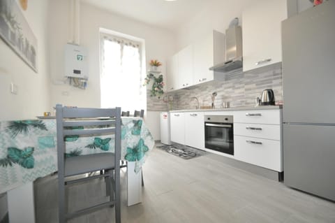 Kitchen or kitchenette, dishwasher, minibar, oven, stove, washing machine, kitchen