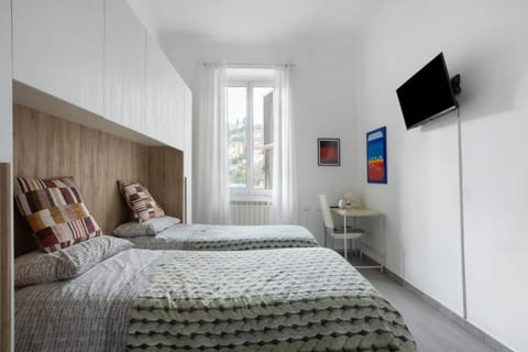 Bed, TV and multimedia, Bedroom, wardrobe