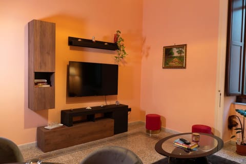 TV and multimedia, Living room, Evening entertainment