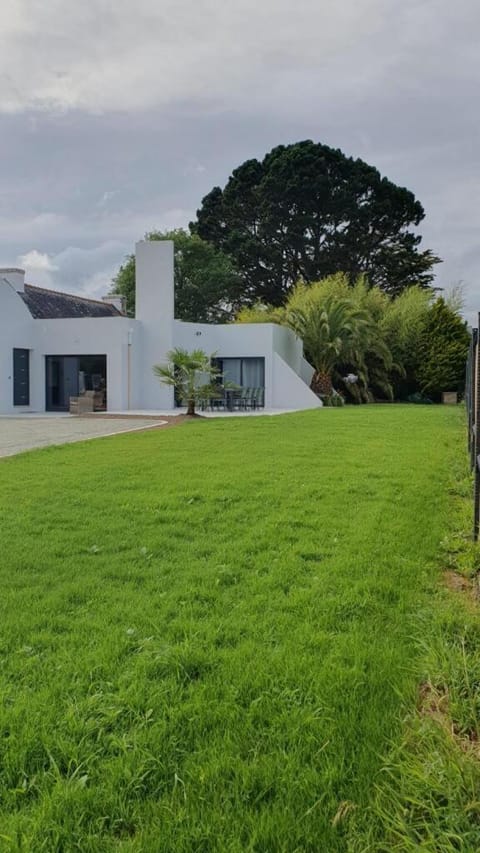 "Villa Ty Clipper" à 5 minutes des plages et des criques! Piste cyclable juste en face de la maison menant à la station balnéaire de Beg-Meil en 3 minutes à vélo! Villa in Fouesnant