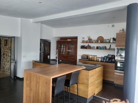 "Villa Ty Clipper" à 5 minutes des plages et des criques! Piste cyclable juste en face de la maison menant à la station balnéaire de Beg-Meil en 3 minutes à vélo! Villa in Fouesnant