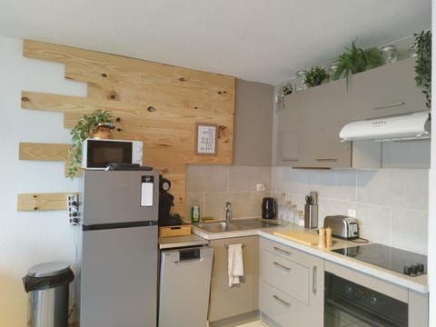 T2 parking privatif 1 Apartment in Chambery