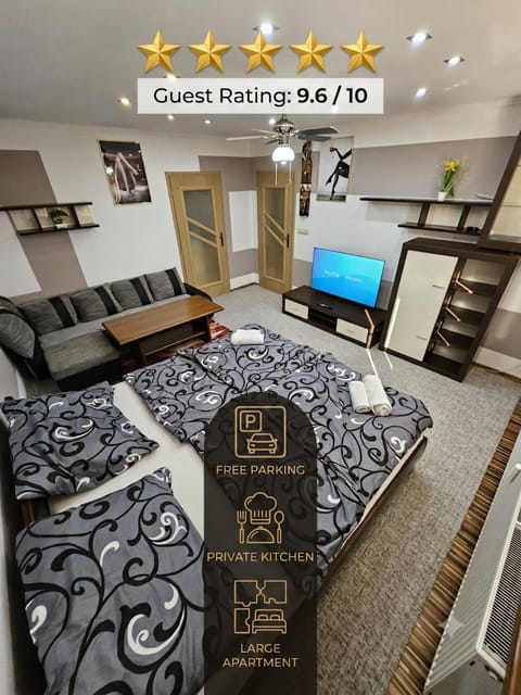 Communal lounge/ TV room, TV and multimedia, View (from property/room), Living room, Seating area, Bedroom