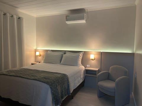 Bed, air conditioner
