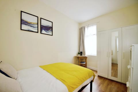 Bed, Photo of the whole room, Bedroom, wardrobe