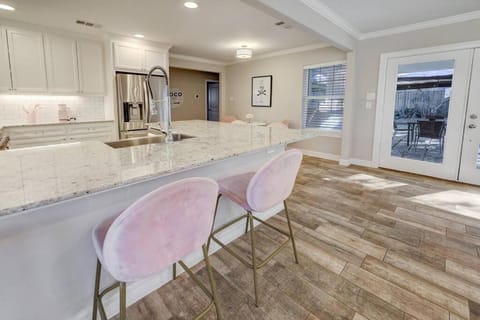 The Jasper Abode - 10 mins to Galleria - Peaceful House in Houston