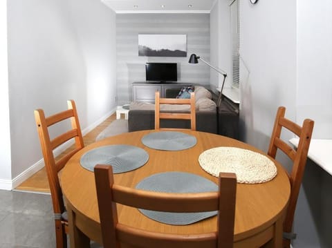TV and multimedia, Kitchen or kitchenette, Seating area