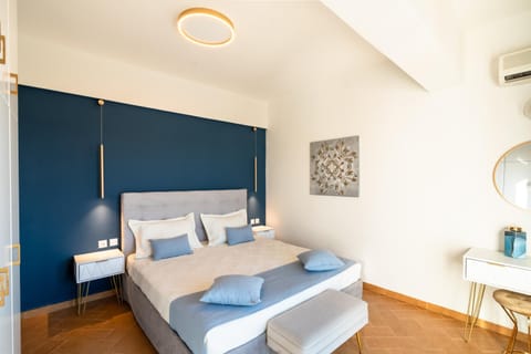 Bed, Photo of the whole room, Bedroom, air conditioner