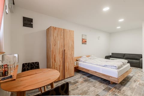 Bed, Living room, Bedroom, towels
