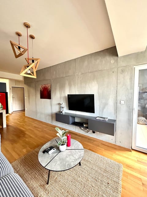 Communal lounge/ TV room, TV and multimedia, Living room, Seating area, Evening entertainment