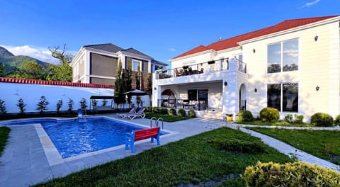 Property building, Patio, Communal lounge/ TV room, Spring, Day, Natural landscape, Garden, Evening entertainment, Garden view, Mountain view, Pool view, Swimming pool, sunbed