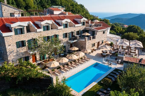 Property building, Balcony/Terrace