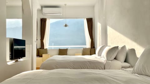 Bed, TV and multimedia, Photo of the whole room, Bedroom, air conditioner