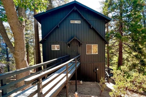 Glimmer Chalet Treetop A-frame cabin lake view Cabin in Lake Arrowhead