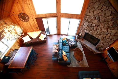 Glimmer Chalet Treetop A-frame cabin lake view Cabin in Lake Arrowhead