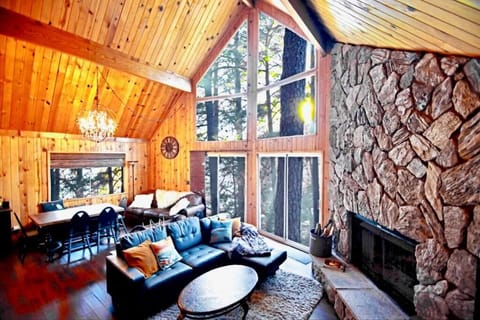 Glimmer Chalet Treetop A-frame cabin lake view Cabin in Lake Arrowhead