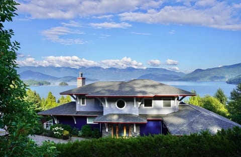 Property building, Natural landscape, Mountain view, Sea view