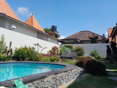Property building, Day, Garden, Pool view, Swimming pool
