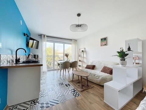 TV and multimedia, Kitchen or kitchenette, Seating area