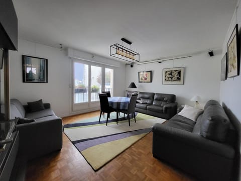 TV and multimedia, Living room, Seating area