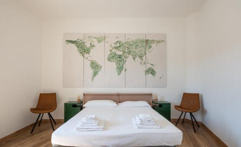 Photo of the whole room, Bedroom