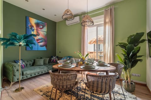 Living room, Seating area, Dining area