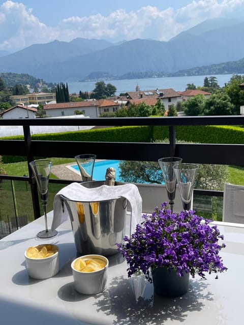 Balcony/Terrace, Lake view, Mountain view