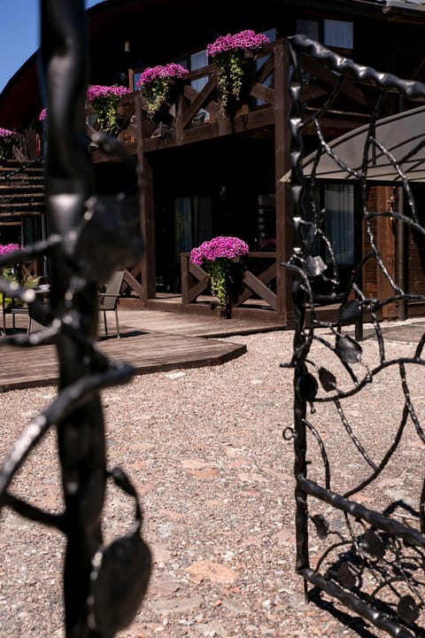 Property building, Spring, Day, Garden, Garden view