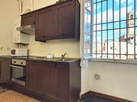Landmark view, kitchen
