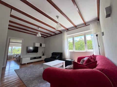 TV and multimedia, Living room, Seating area