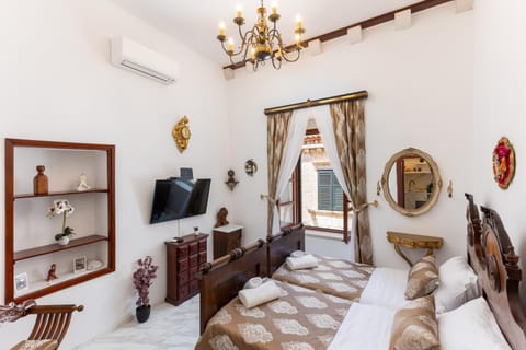 Bed, TV and multimedia, Photo of the whole room, Bedroom, air conditioner