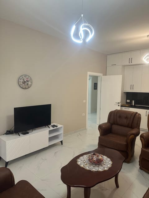 Communal lounge/ TV room, TV and multimedia, Kitchen or kitchenette, Living room, Evening entertainment