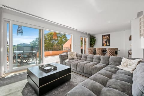 Elegant Sea-View Apartment near Puerto Banús Live the Marbella Lifestyle Apartment in Marbella