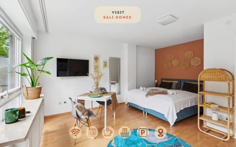 Communal lounge/ TV room, Bed, TV and multimedia, Photo of the whole room, Bedroom