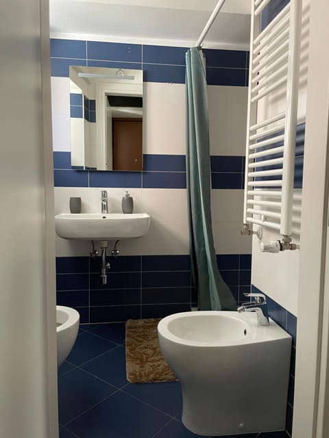 Shower, Bathroom, bidet