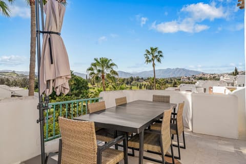 Day, Natural landscape, Golfcourse, View (from property/room), Balcony/Terrace, Seating area, Dining area