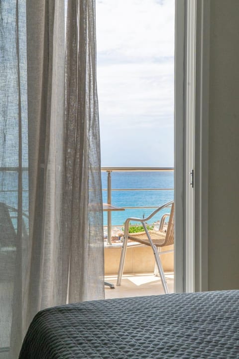 Bed, Day, Natural landscape, View (from property/room), Balcony/Terrace, Photo of the whole room, Bedroom, Sea view