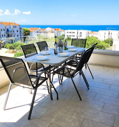 Patio, View (from property/room), Balcony/Terrace, Dining area, Sea view