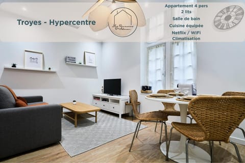 Bed, TV and multimedia, Living room, Dining area