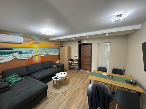 Living room, Seating area, Dining area, air conditioner