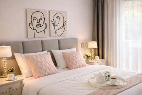 Bed, Photo of the whole room, Decorative detail, Bedroom