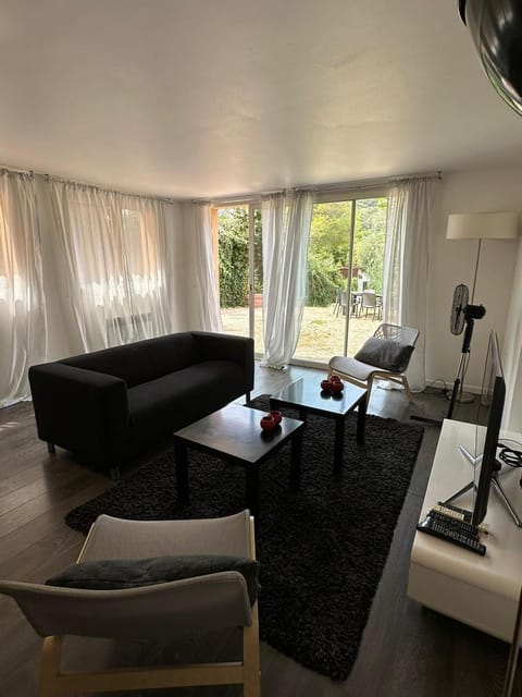 Villa Constance 1 Antibes - Spacieux duplex avec jardin Apartment in Antibes