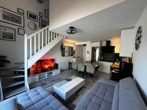 TV and multimedia, Kitchen or kitchenette, Living room, Seating area