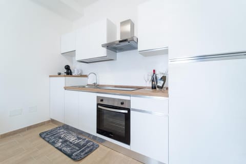 Kitchen or kitchenette, oven, stove