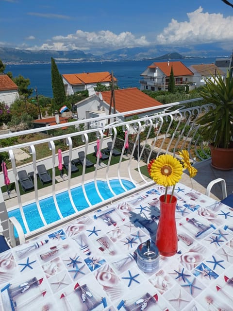 Day, View (from property/room), Balcony/Terrace, Pool view, Sea view, Swimming pool, sunbed