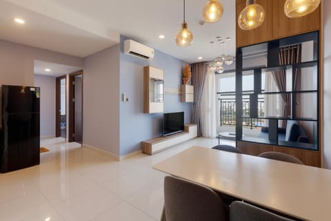 Communal lounge/ TV room, TV and multimedia, Living room, Seating area, Dining area, Evening entertainment, air conditioner