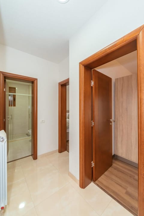 Shower, Bathroom, wardrobe