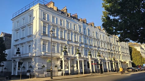 Property building, Day, Neighbourhood, Street view, Location